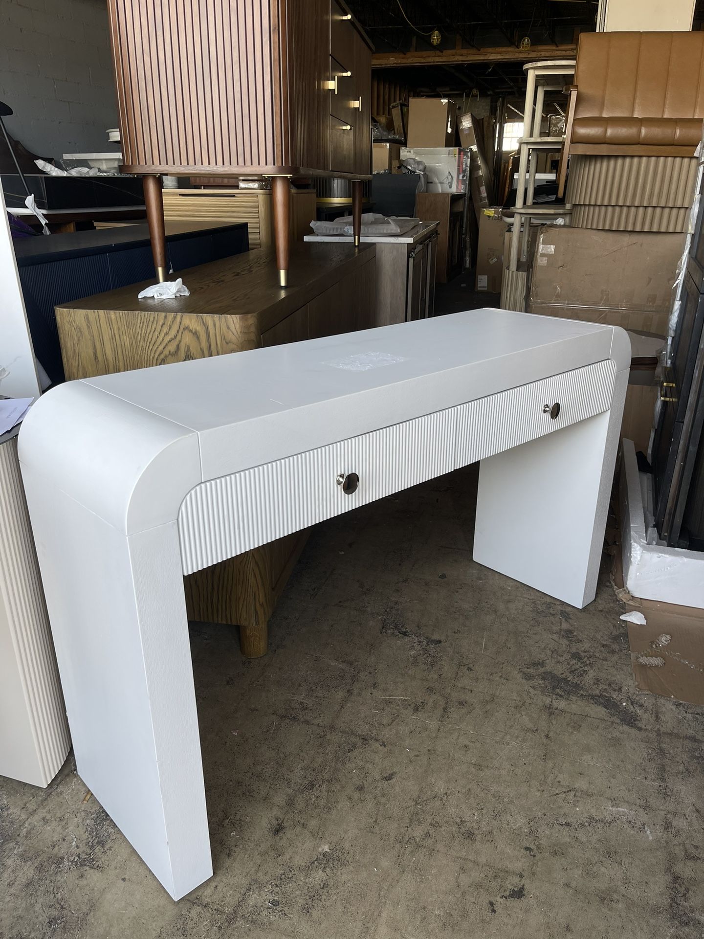 Artisto Contemporary Console Table with Elegant Ash Veneer Finish - White