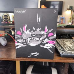 Kidrobot Shadowfriend Dunny Angry WoeBots 