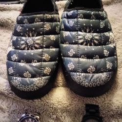 The North face Supreme Collab Slippers (12)