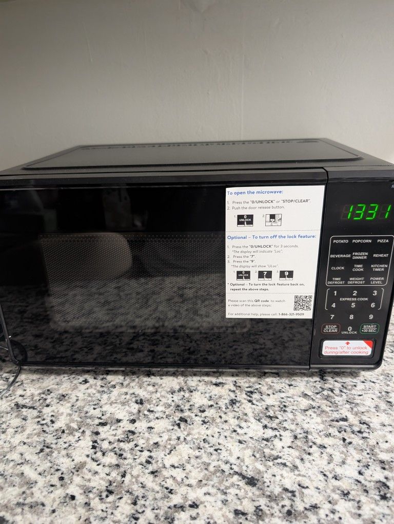 New Microwave Comes With Box 700watts $35