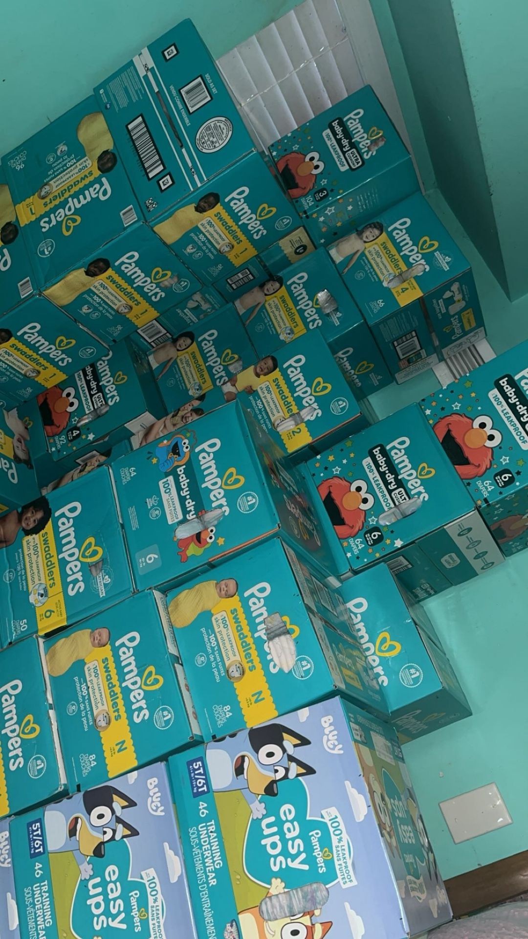 Pampers Sizes Newborn - Size 8 (Belmont & Austin area]