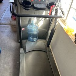 Life fitness treadmill