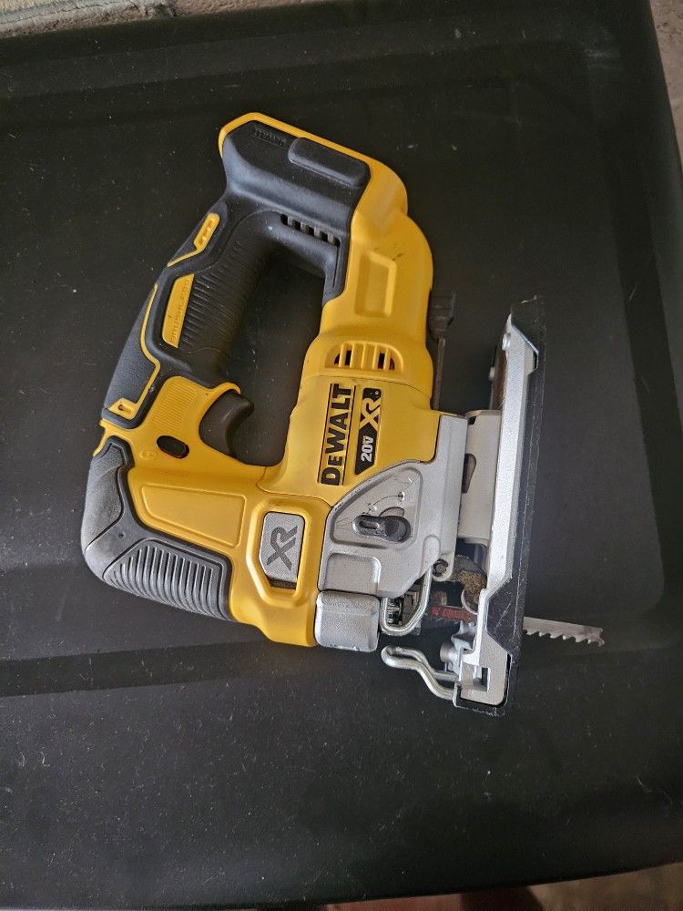 Jigsaw Dewalt 20v $80