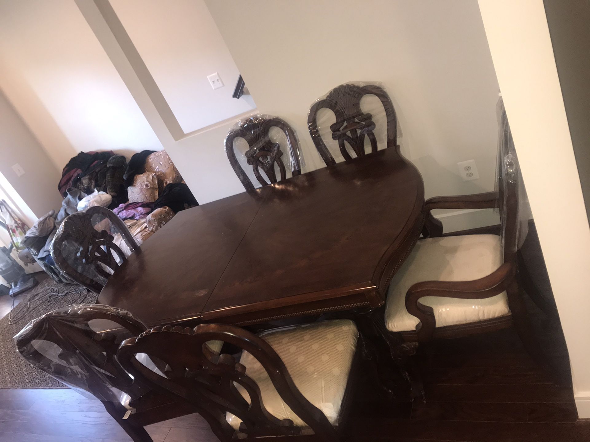 Dining room table + 6 chairs + extension to make table longer
