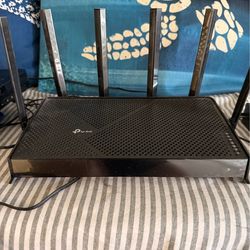 Router Tp-link  tri and  11 mo. Old