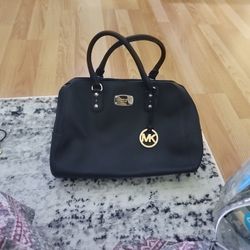 Like NEW michael Kors Purse 