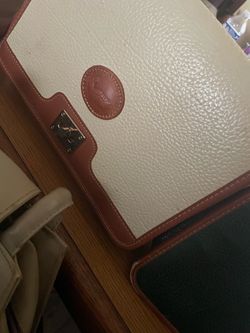 Carina Clutch