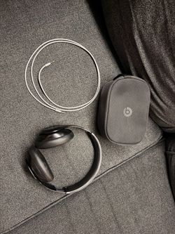 Beats by Dre studio pro