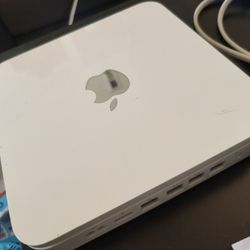 Apple time capsule 2TB wifi and backup storage server