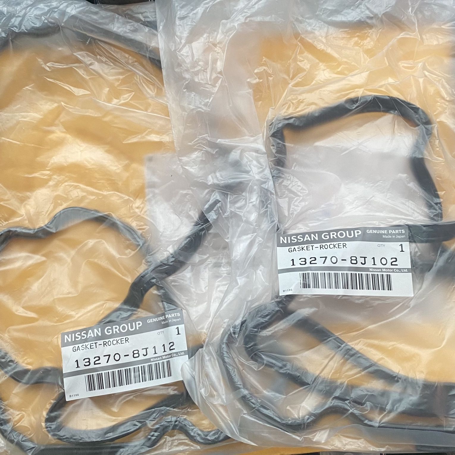 NEW OEM INFINITI Valve Cover Gasket Set of 2 132708J102 132708J112 G35 FX35 350Z