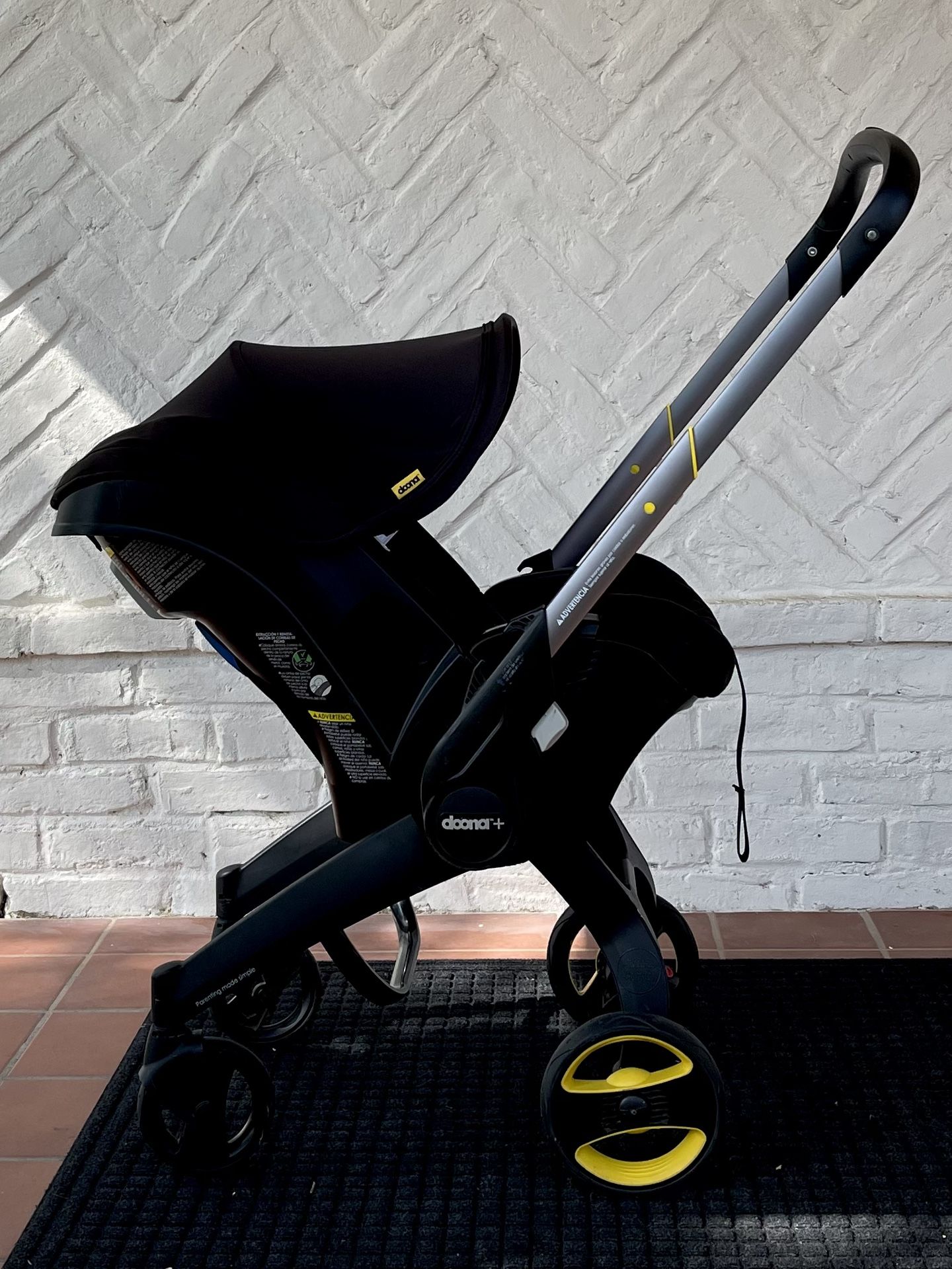 Doona Baby Infant Carseat Carrier Stroller + Newborn Inserts + Seat