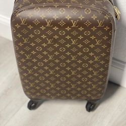 Louis Vuitton Carry On Suit Case 