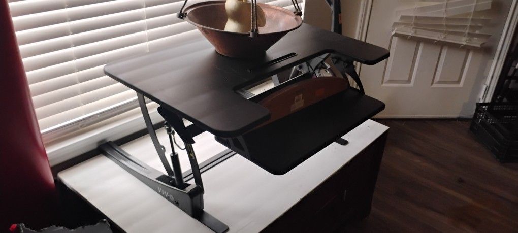 Raiseable Table top Work Desk