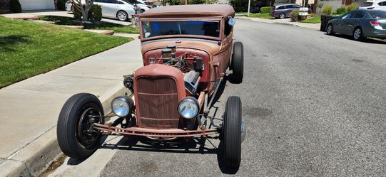 1931 Ford Vicky hotrod with 270 Red Ram Hemi