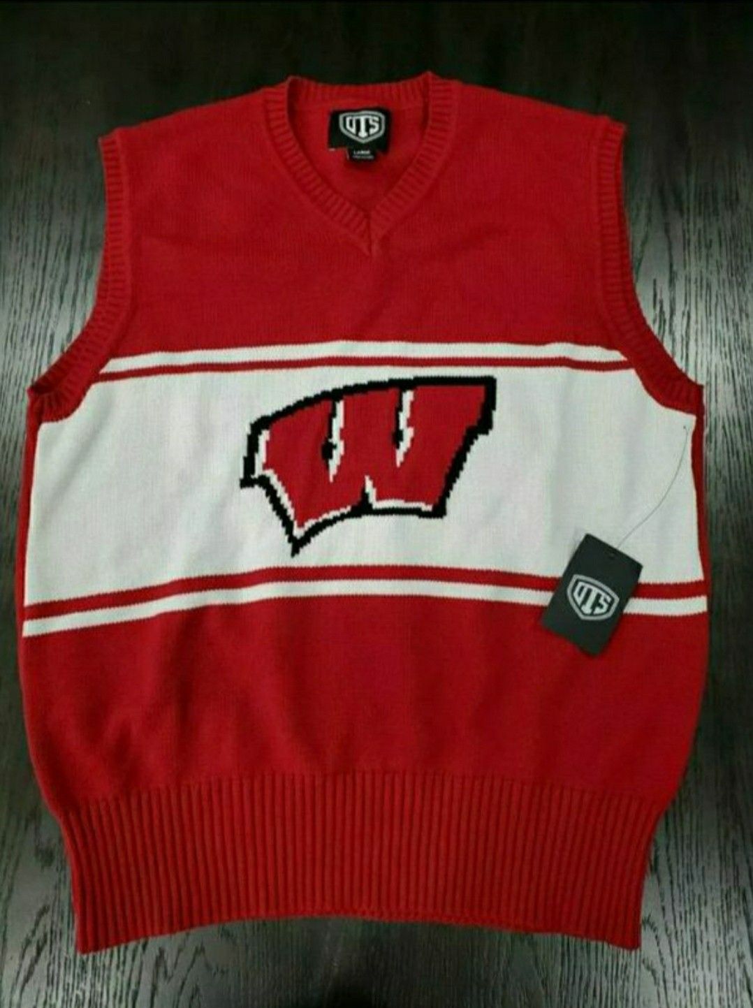 New Men's OTS Wisconsin Badgers Sweater Vest Medium Logo Size Large