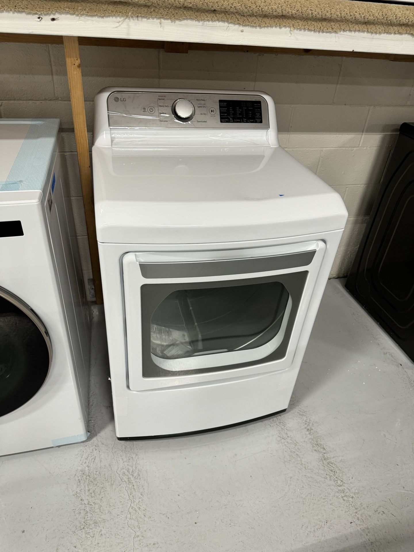 Brand New LG Dryer White 7.4 Cubic Feet