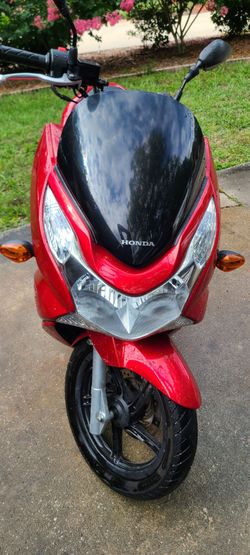 2013 Honda PCX 150cc scooter