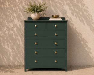 The Willowcrest Green Chest