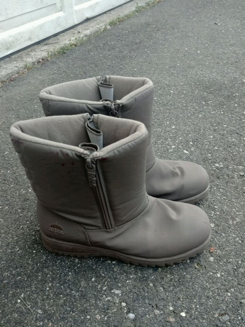 Totes Boots Women’s Size 7