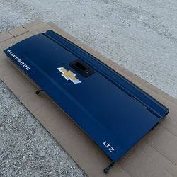 Chevy Silverado tailgate 