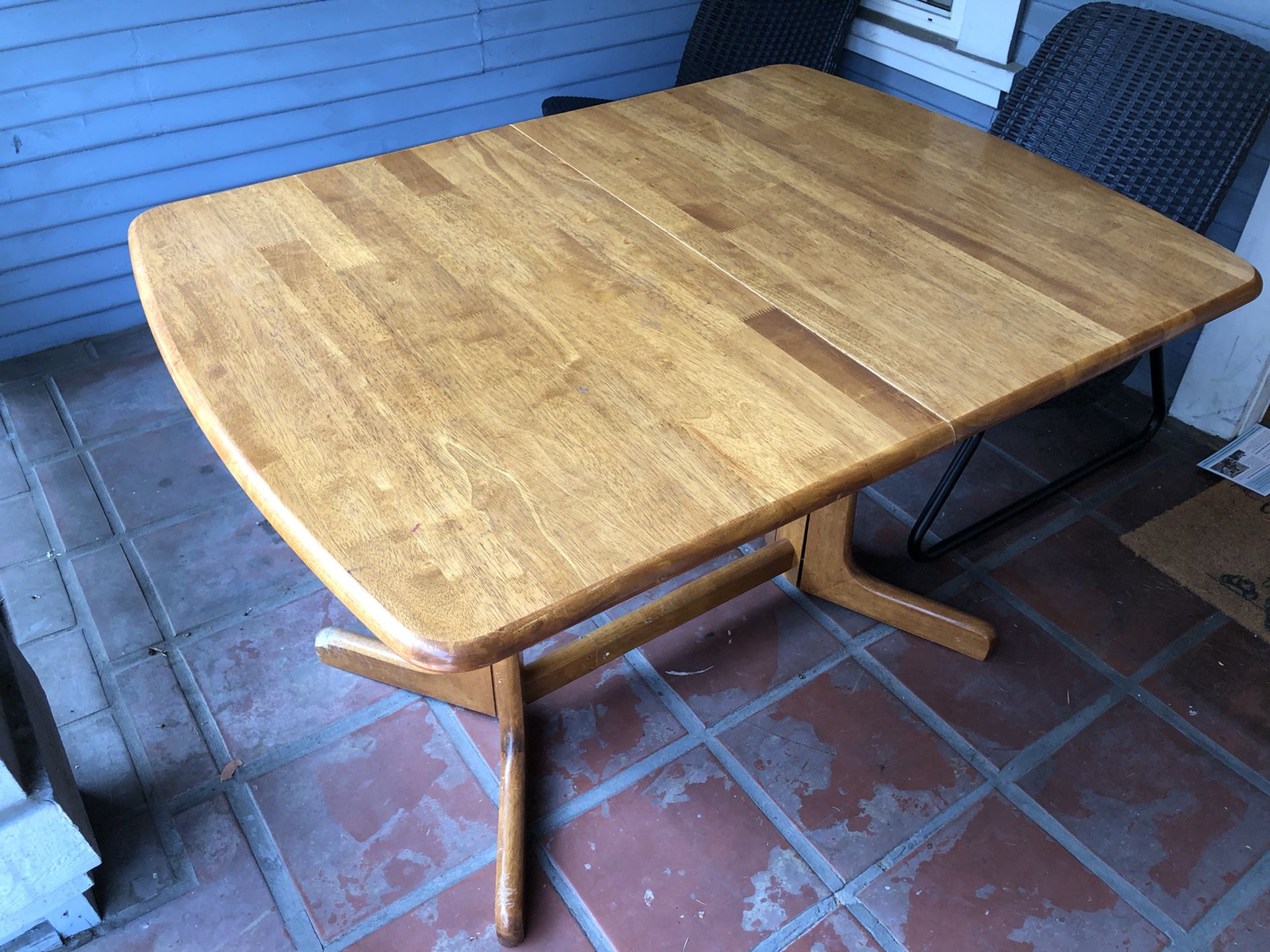 FREE Extendable Dining Room Table!