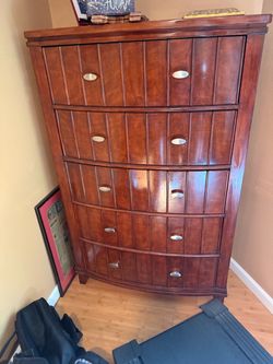 Cherry Wood 5-Drawer Tall Dresser