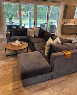 Beautiful Gray Sectional Sofa with Ottoman – Great Condition