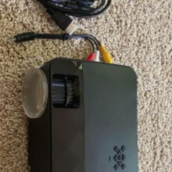 POTABLE PROJECTOR 