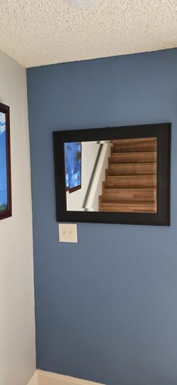 Wall beveled mirrow