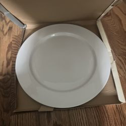 Moda By Alex Liddy 2 Round Plates 