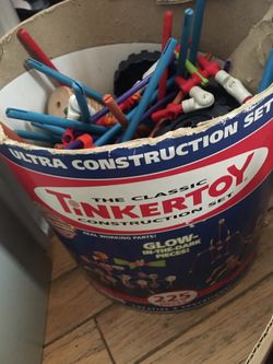 Tinker Toys - Bucket Says 225 Pieces 
