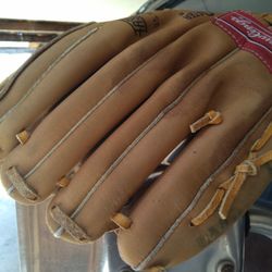 YOUTH'S VINTAGE RAWLINGS/RYNE SANDBERG BASEBALL GLOVE 