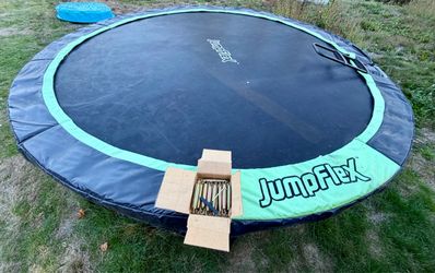 Large Round Trampoline with Cover and extra springs