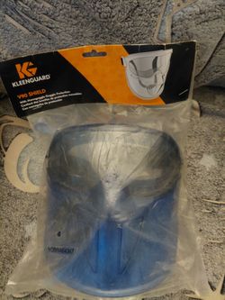 Kleenguard V90 Shield with monogoggle goggle protection