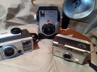 LOT OF VINTAGE KODAK BROWNIECAMERAS