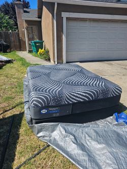 Queen size 14 inch Sealy Posturepedic Plus Hybrid mattress with box spring