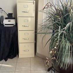 File Cabinet 4 Drawer With Keys. 