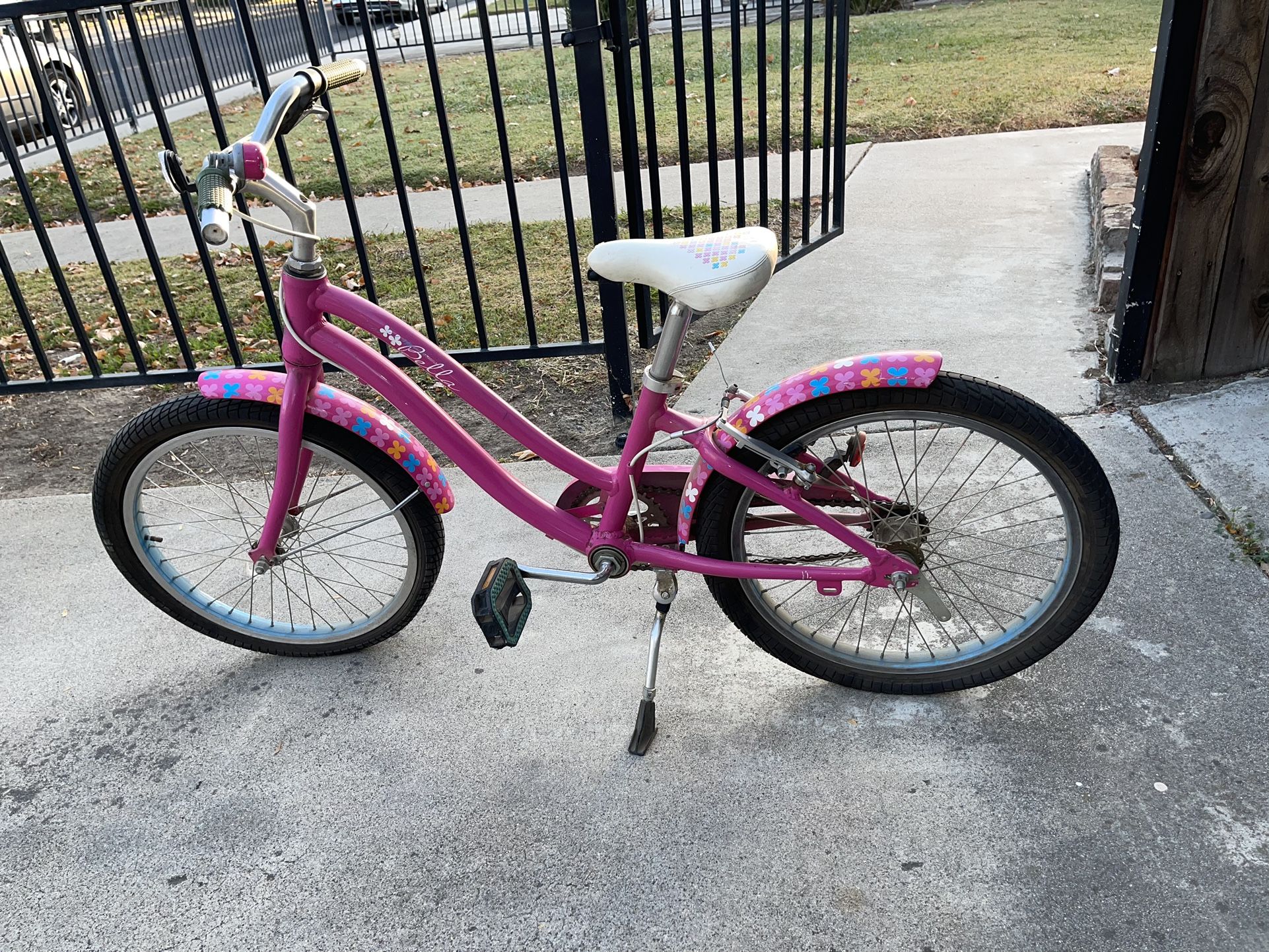 Ready To Ride, (Giant) Pink 20″ aluminum frame, Kids Bike