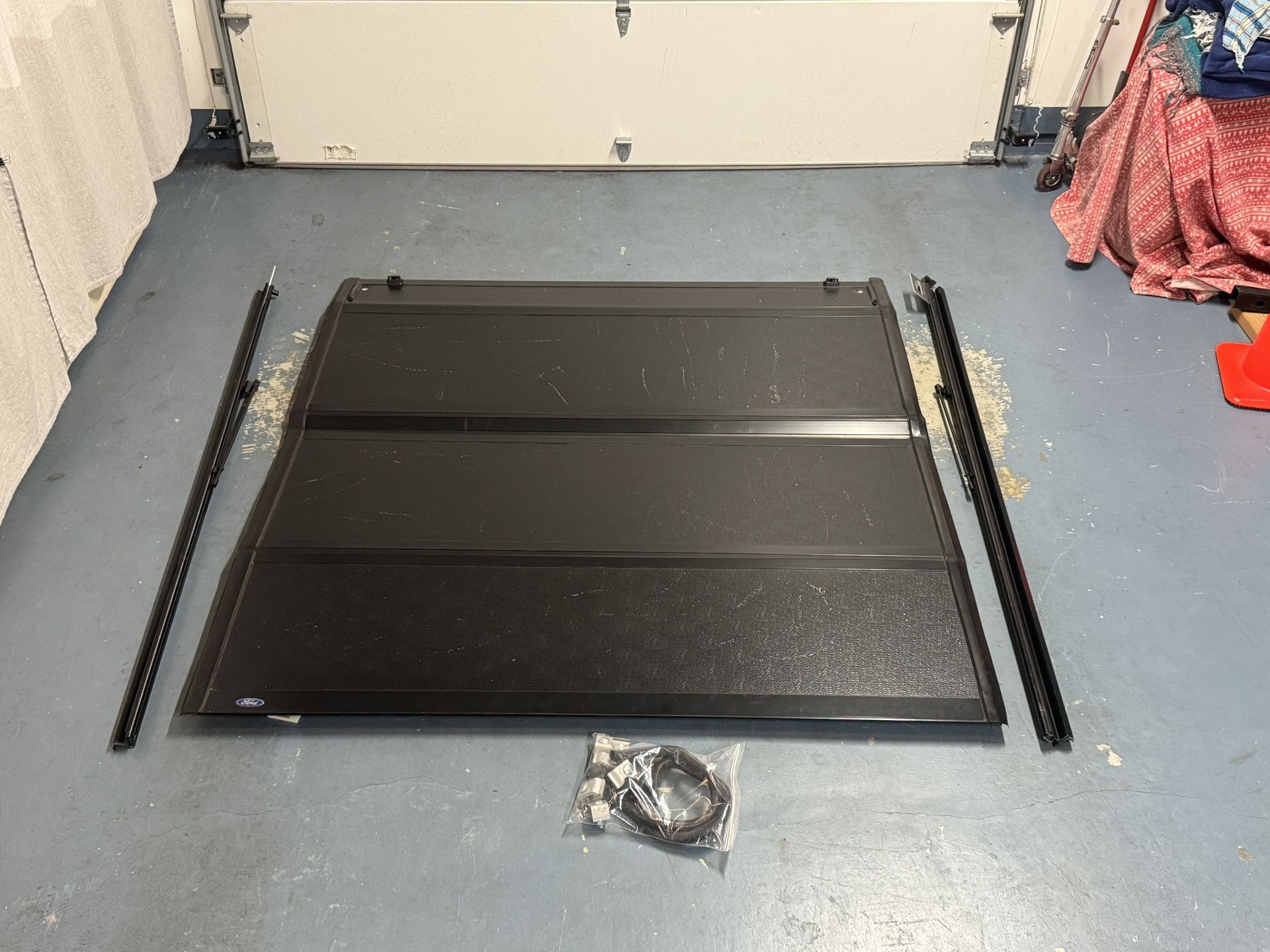 Ford F150 5.5 ft bed Hard Tri-Fold Tonneau Cover