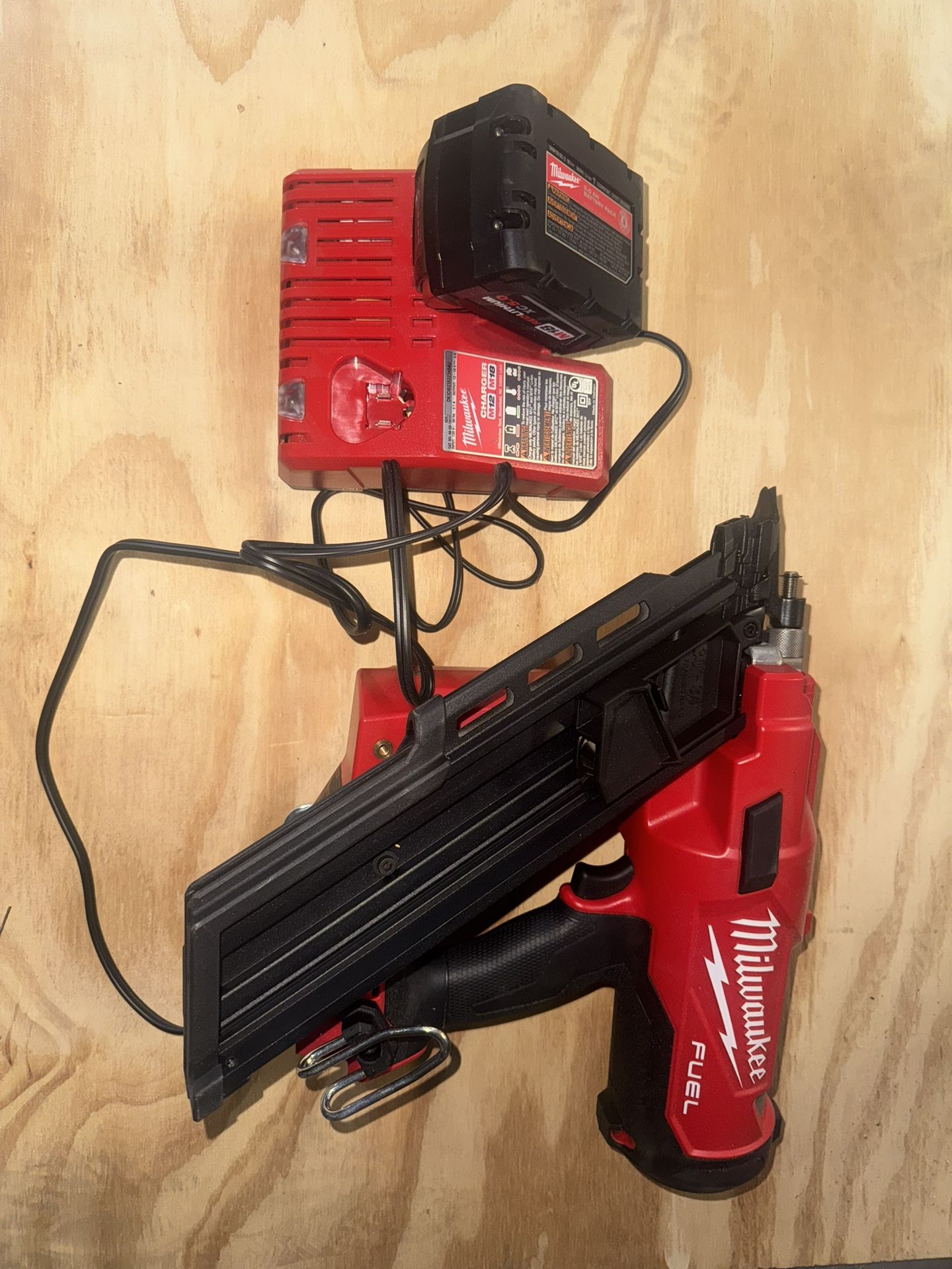 M18 FUEL 30 Degree Framing Nailer