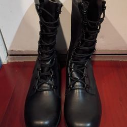 Cold War-era Black Leather Combat Jungle Boot PJ 5-85 w/ Type II inserts