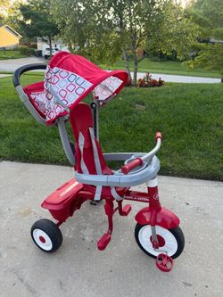 The Radio Flyer 4-in-1 Stroll 'N Trike is a grow-with-me toddler