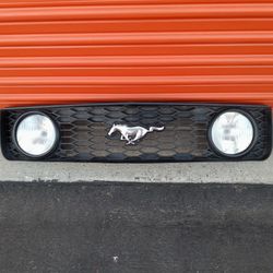 2005-2010 Ford Mustang GT Grill With Emblem. 