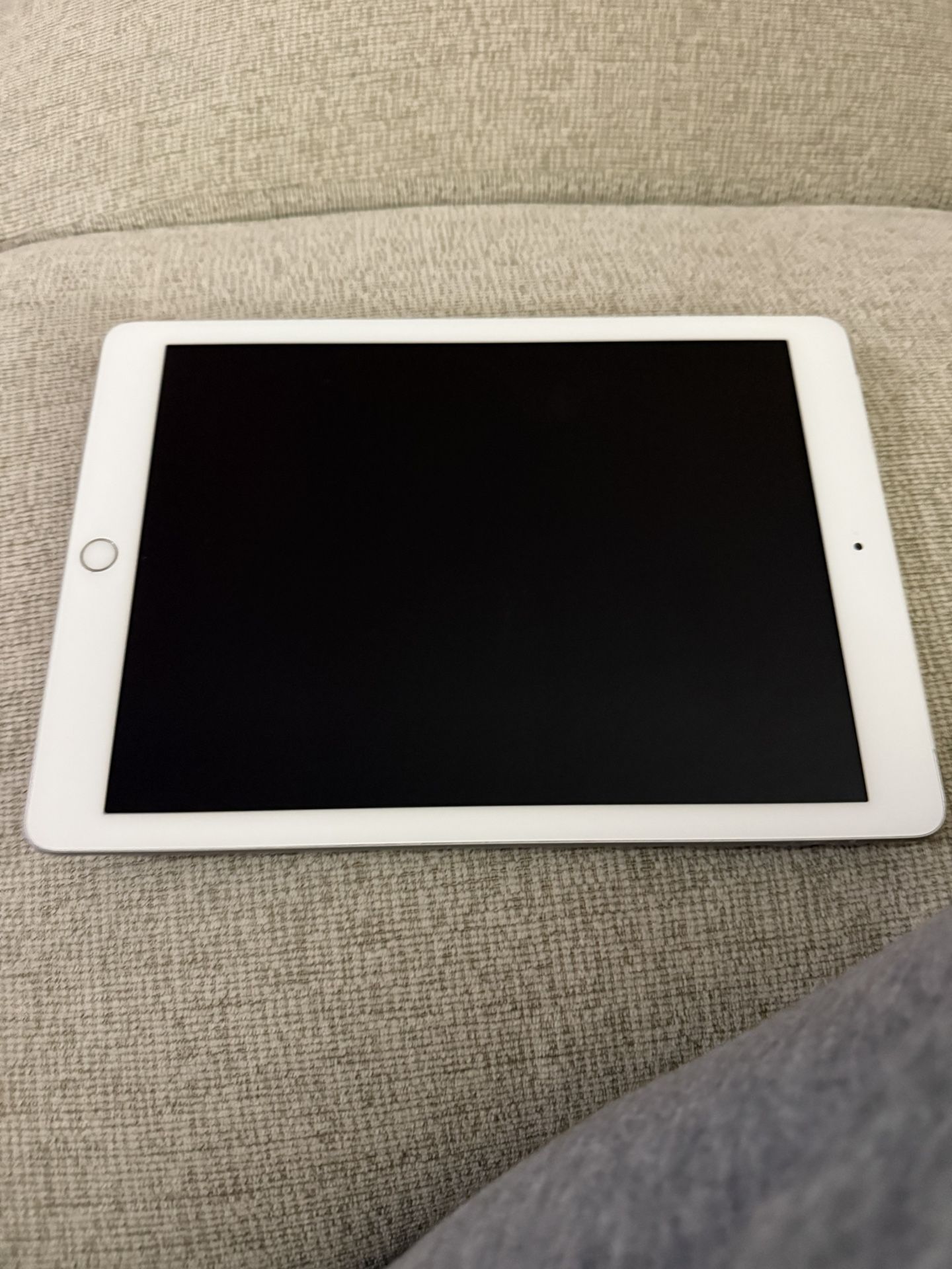 Apple IPad 6th Gen 32gb WiFi Only