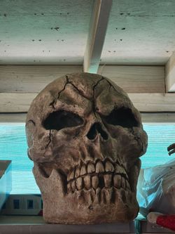 Big skull Halloween Decoration