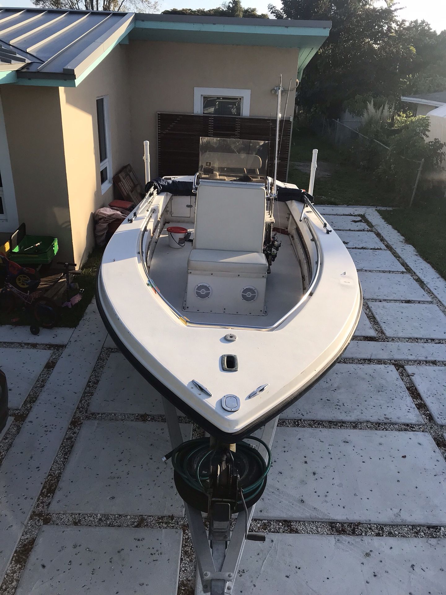 1983 Seacraft Master Angler 20’ w/ aluminum trailer.