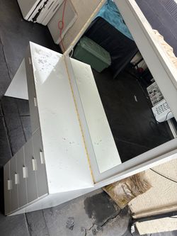 Free make up table with light
