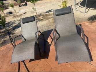 Outdoor patio lounge rockers