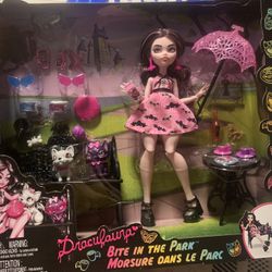 Monster High Draculauara Bite In The Park
