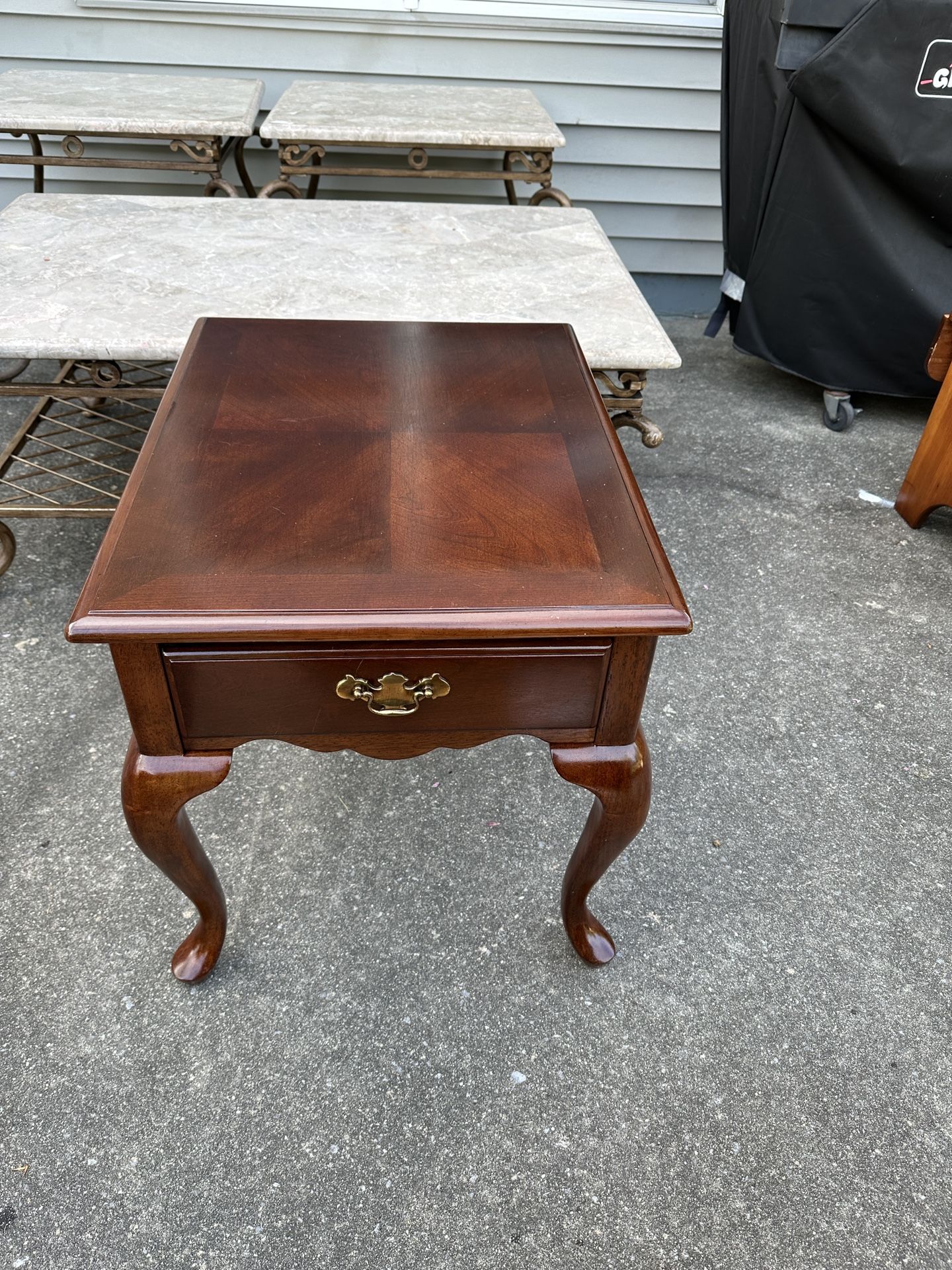 Bernhardt antique side table one draw excellent condition